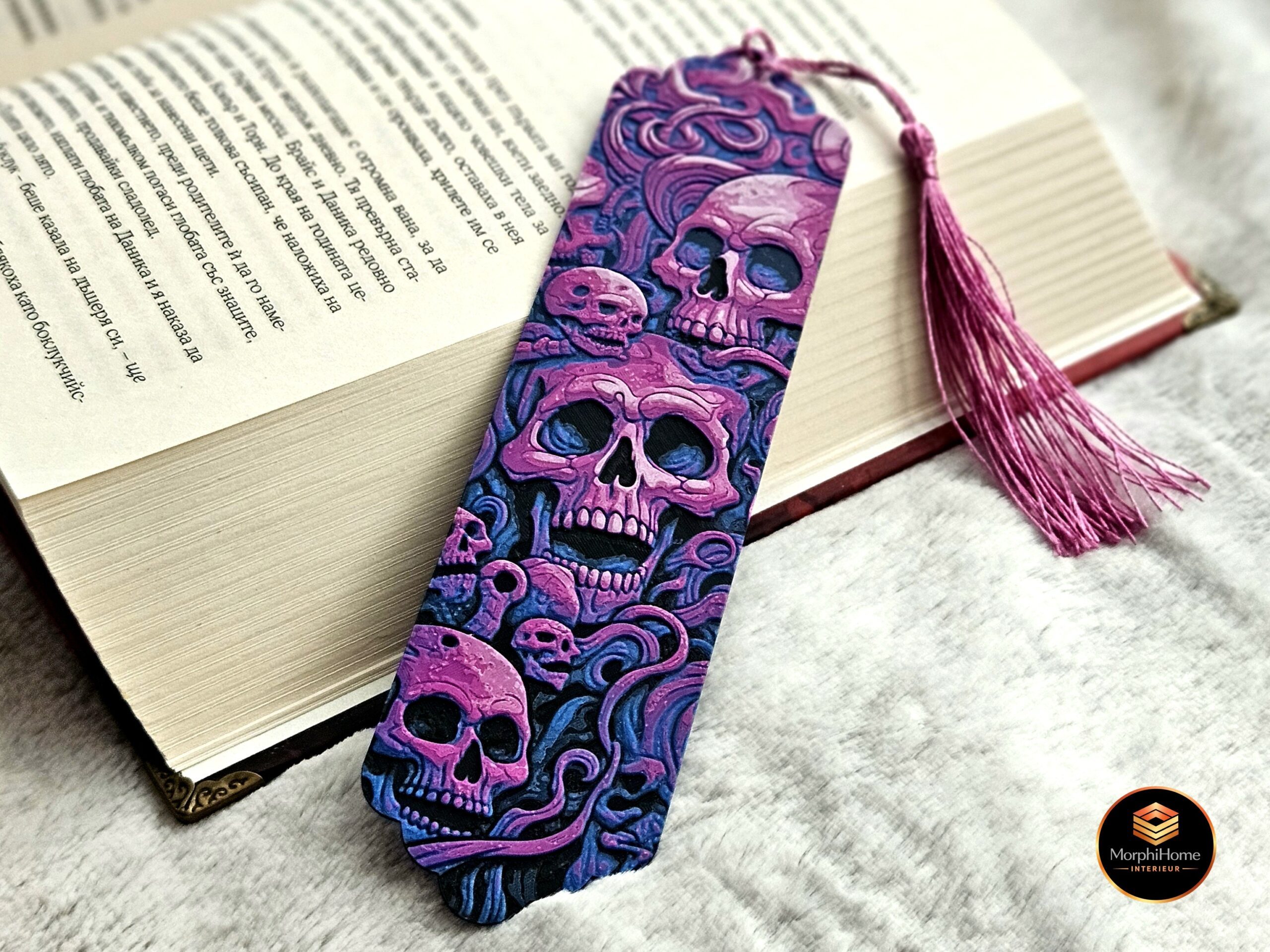 Magenta Skullture