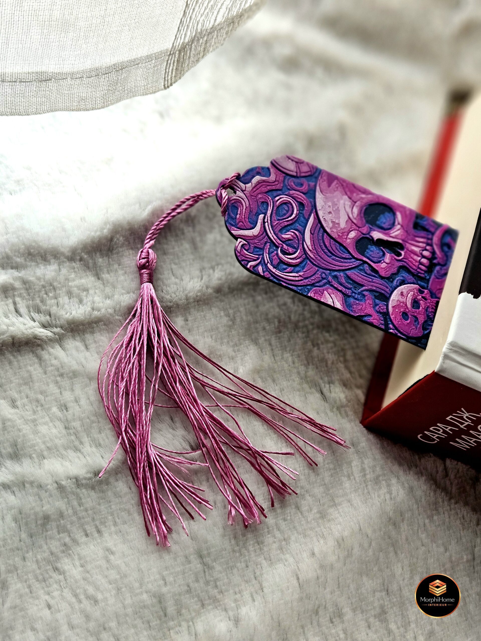 Magenta Skullture, boekenlegger van MorphiHome
