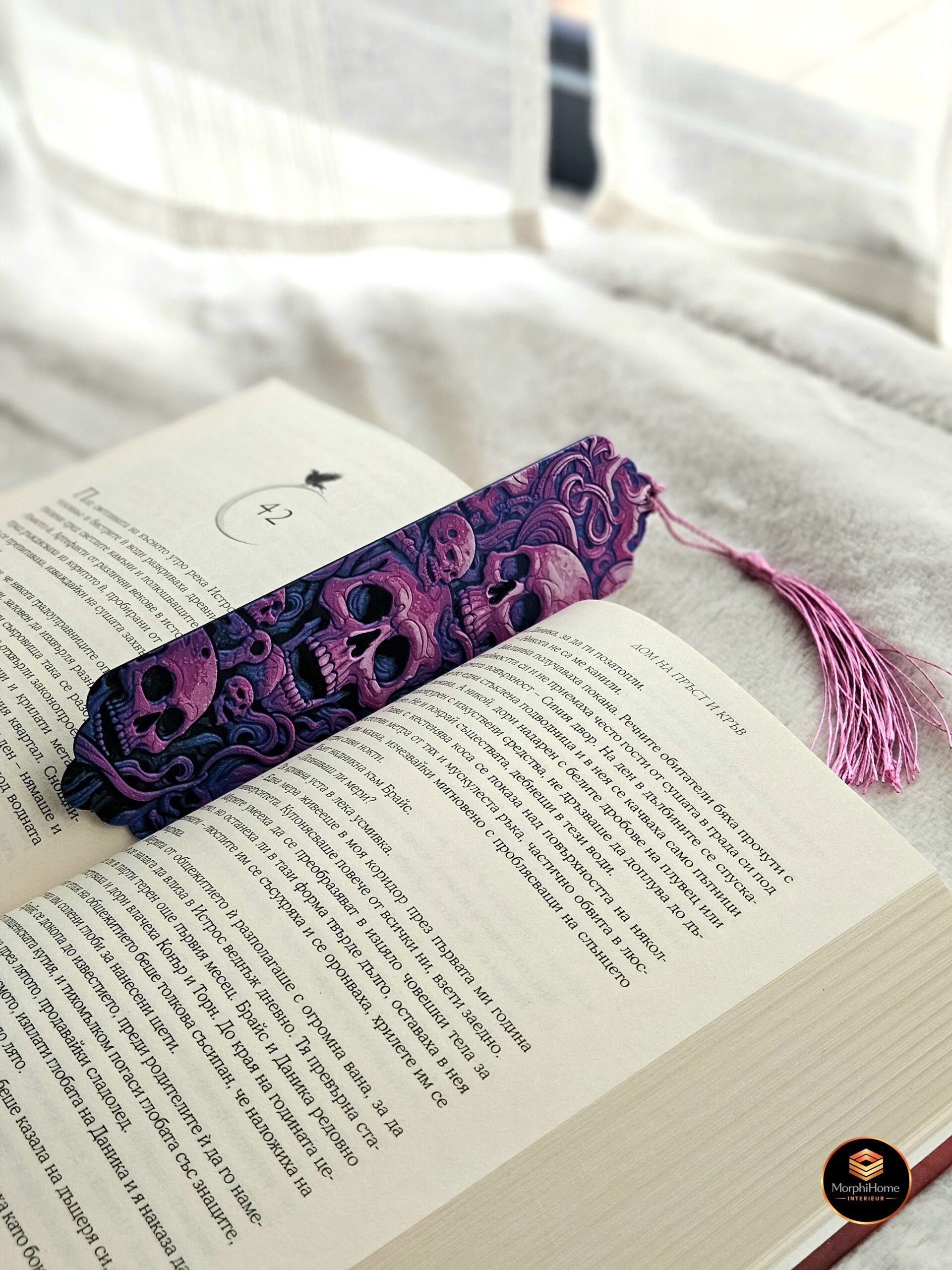 Magenta Skullture, boekenlegger van MorphiHome