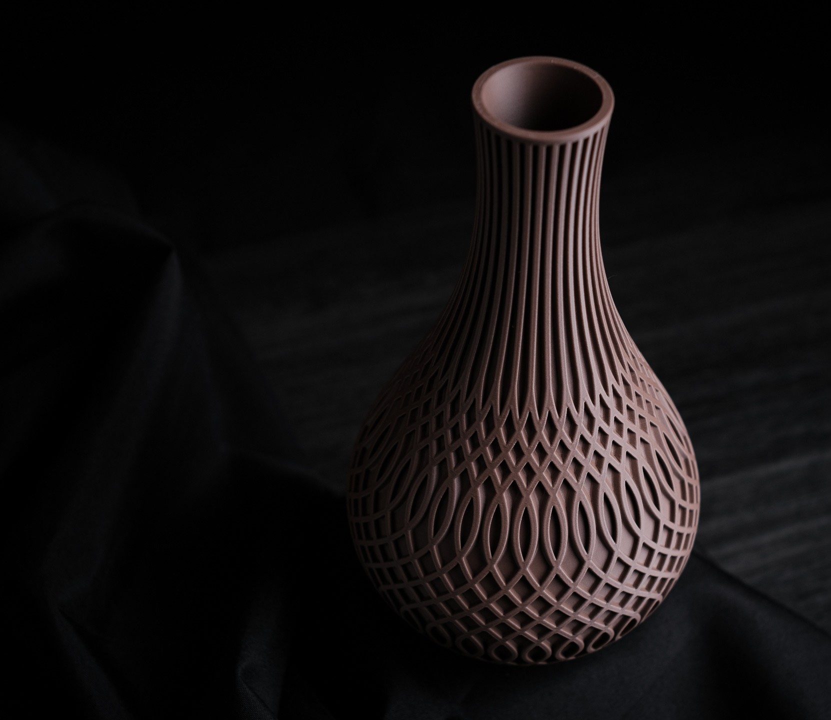 Inflect Vaas, Bruin glans, designvaas van MorphiHome